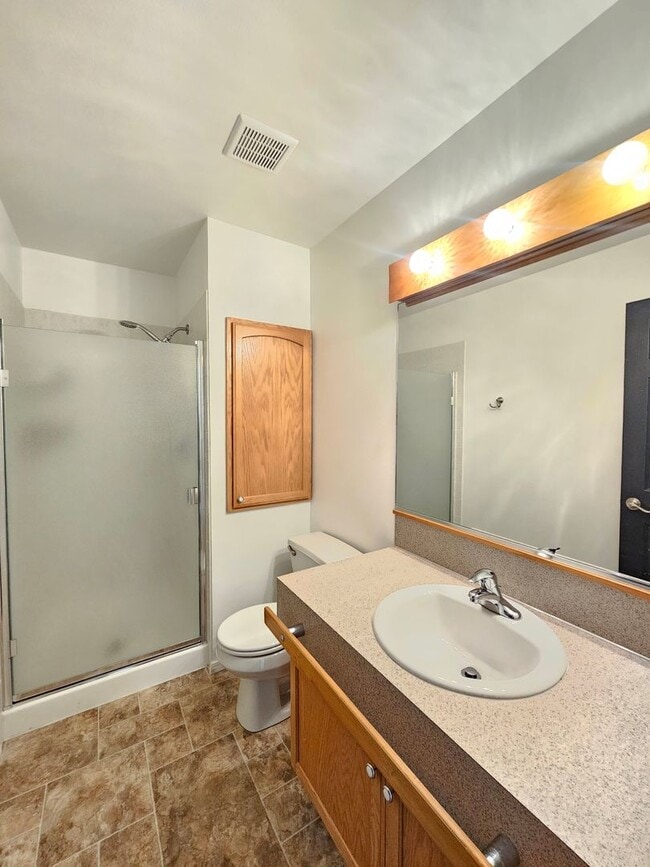 Building Photo - $1,995 - 2 Bed / 2 Bath Beautiful House in...