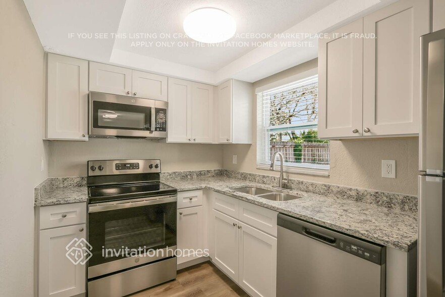 Building Photo - 7321 Buchanan Dr
