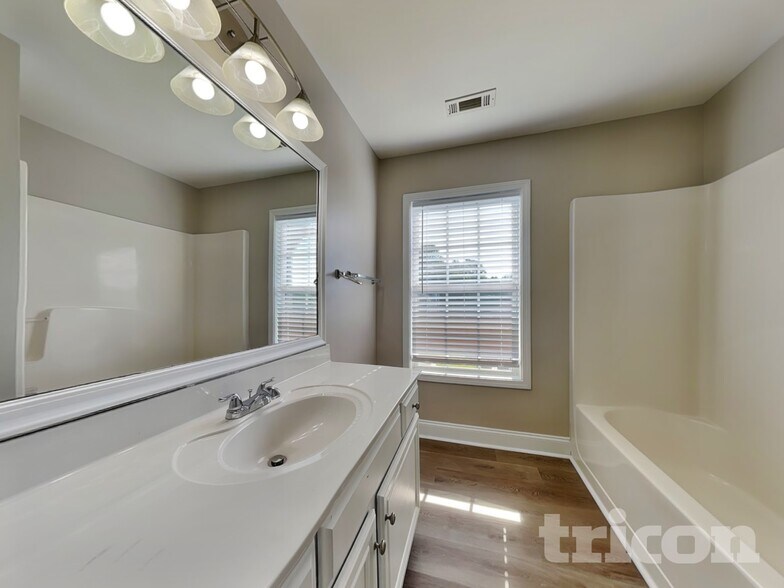 Building Photo - 4556 Bellemeade Dr