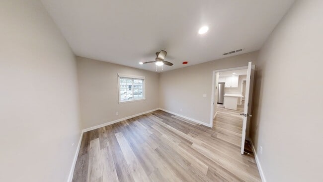 Building Photo - 6BD/2BA on Ewing!