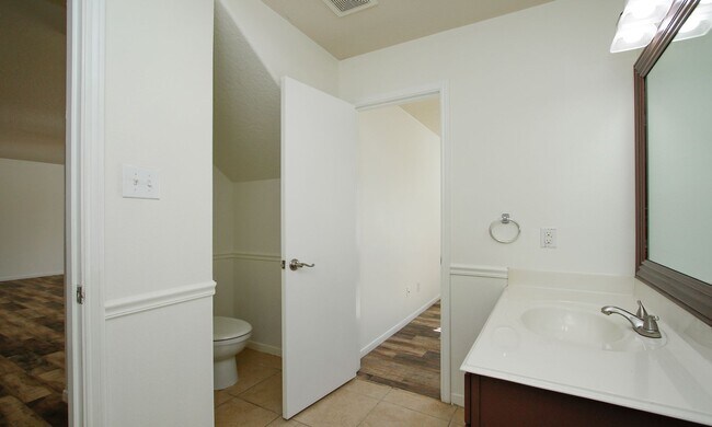 Building Photo - For Lease | 4 Bed, 2.5 Bath |2,314 Sq Ft |...