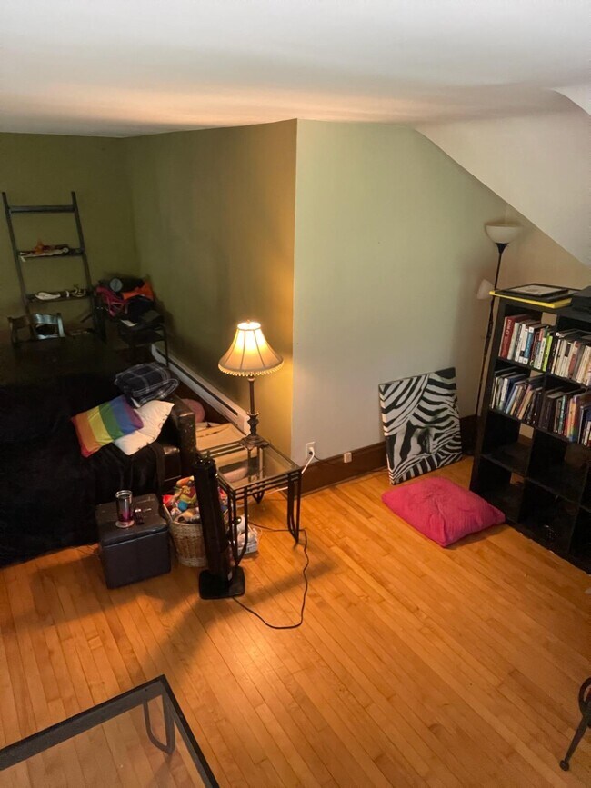 alcove in living room - 373 Maple St