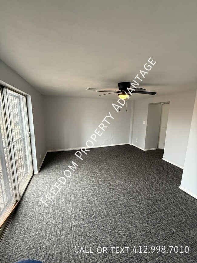 Building Photo - 2415 Park Hill Dr