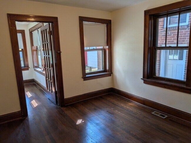 Building Photo - 5046 Miami St