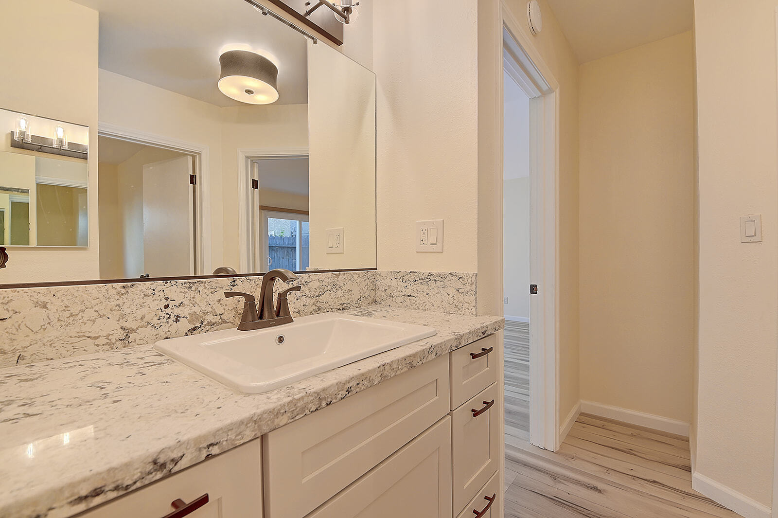 Masterbath 2 - 338 Orizaba Ave