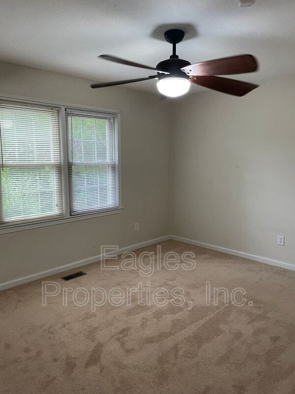 Building Photo - 276 Spring Bank Rd