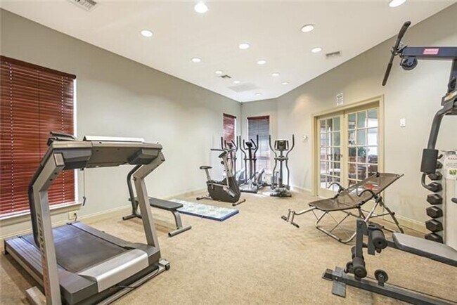 Building Photo - 1 Bedroom, 1 Bathroom Condo, Gated Community