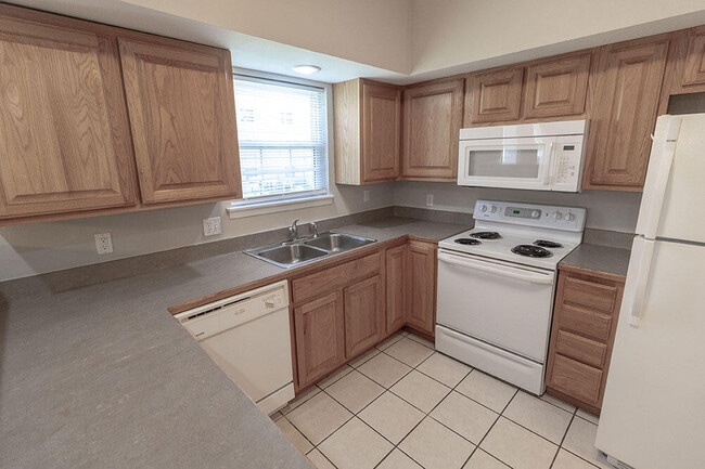 Building Photo - 5000 Derby Ridge Dr