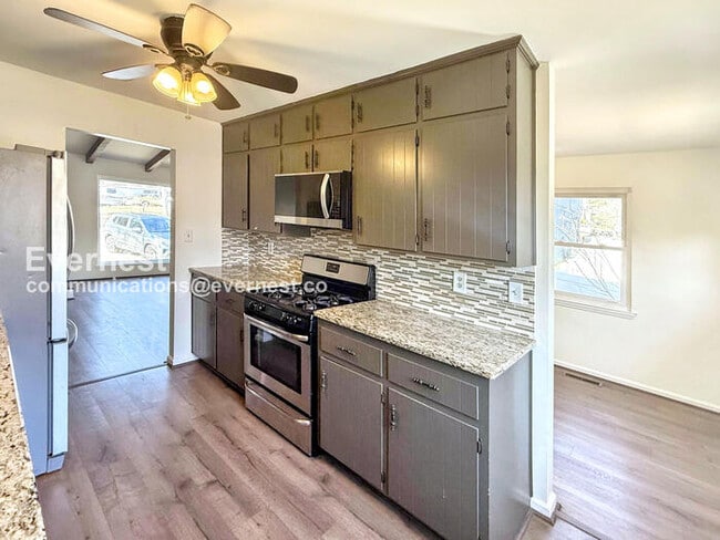 Building Photo - 6941 Suburban Terrace