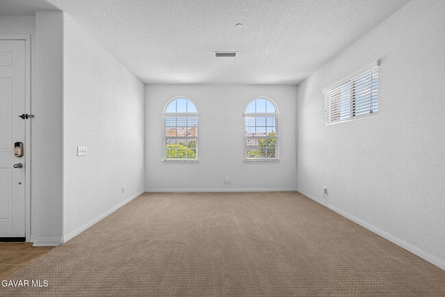 Building Photo - 37152 Waltham Pl