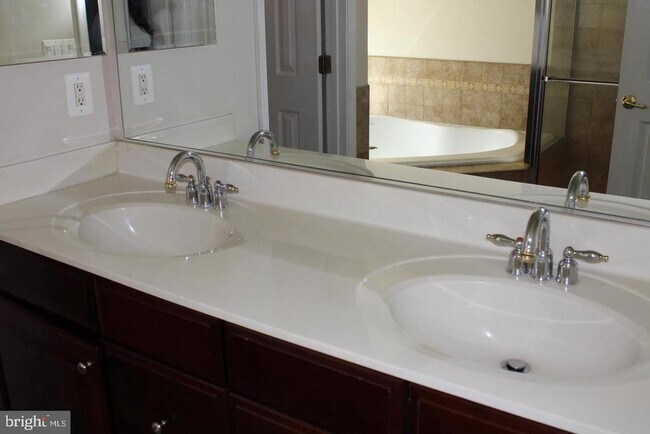 Building Photo - 41833 Bristow Manor Dr