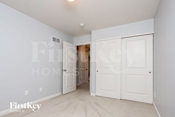 Building Photo - 6021 New Town Dr