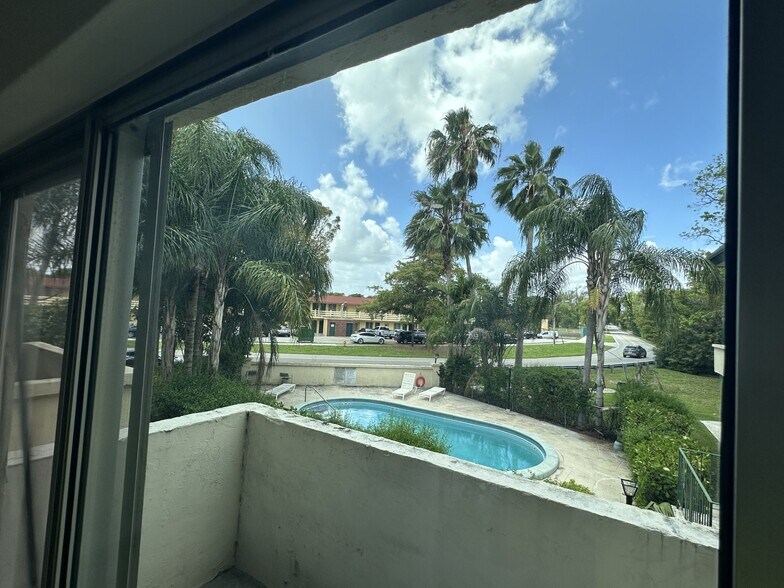 Building Photo - 465 Swallow Dr