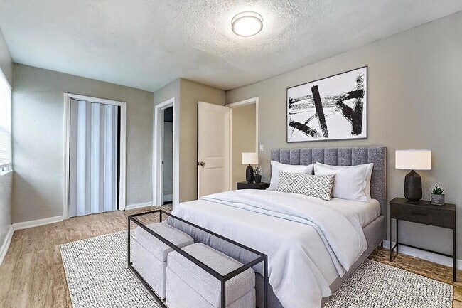 Building Photo - 172 W 15th St