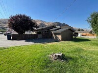 Building Photo - LOCATED IN ENTIAT! Cute 2 bed/1 bath home ...