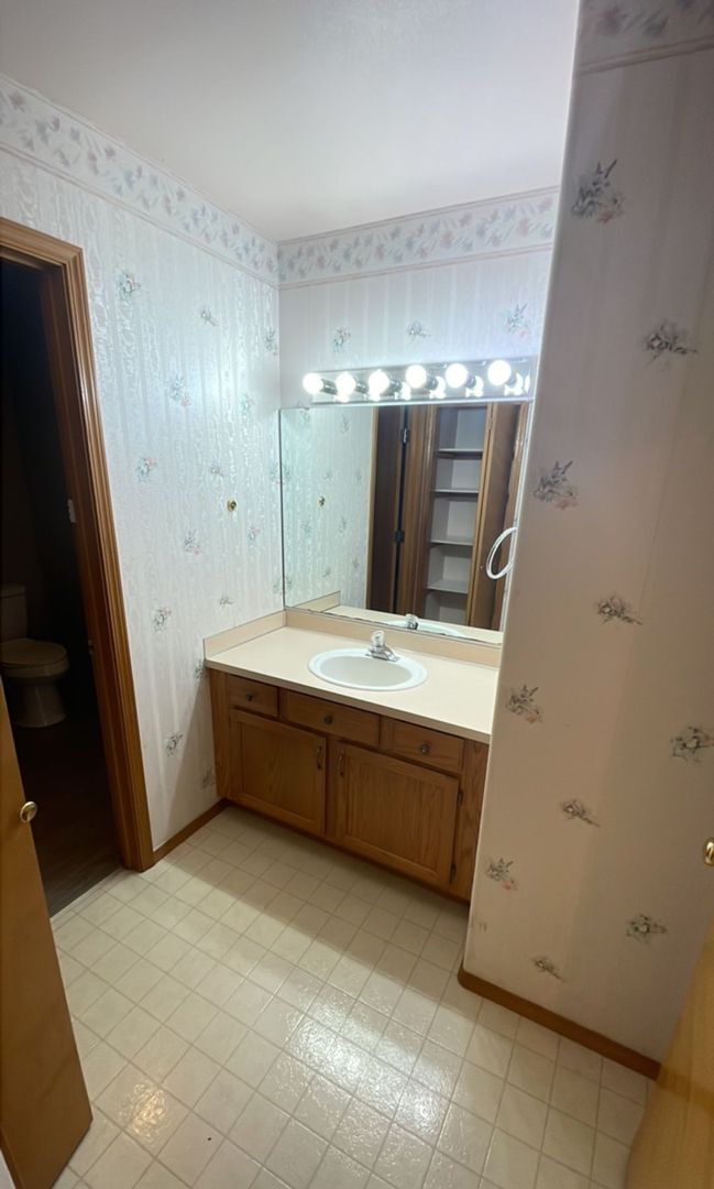 Building Photo - PRELEASING: 4 bdrm/1.5 bath house near WWU Park-N-Ride