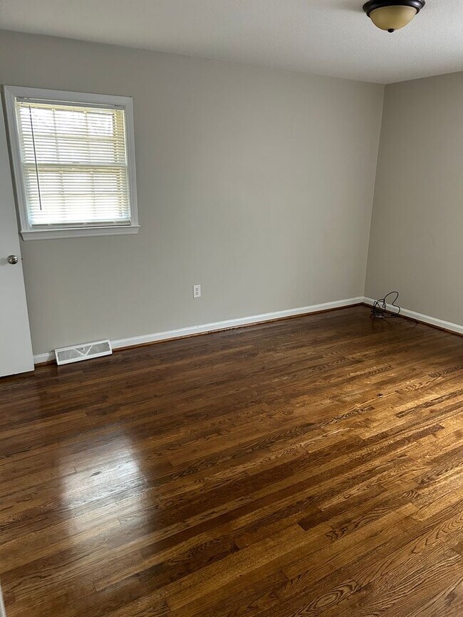 Building Photo - 412 Kingston Ave