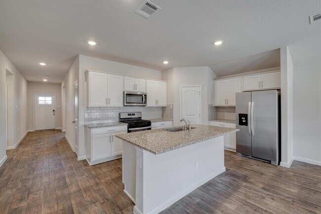 Building Photo - 109 Bethpage Dr