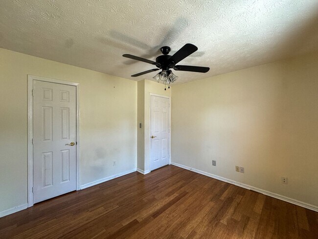 Building Photo - 6875 Baystone Rd