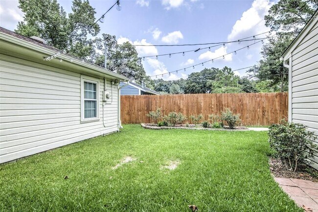 Building Photo - 1607 Libbey Dr