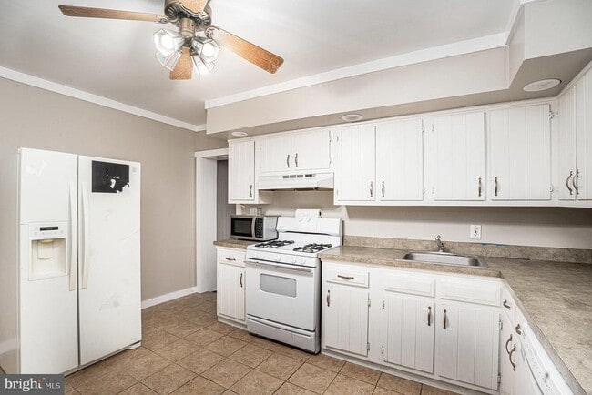 Building Photo - 363 Spring Mill Ave