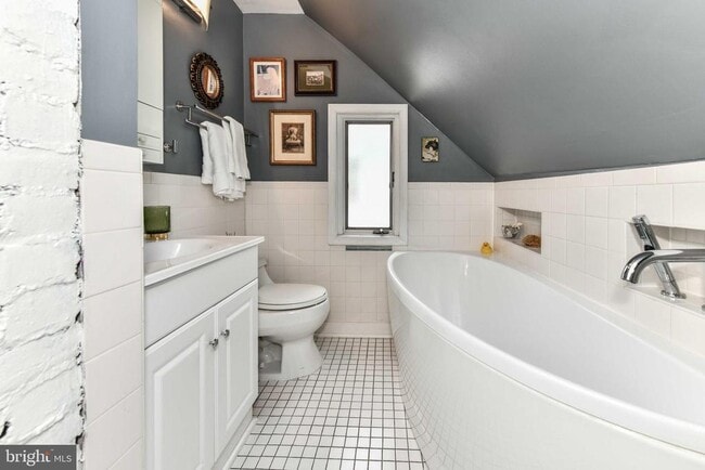 Building Photo - 904 Park Ave