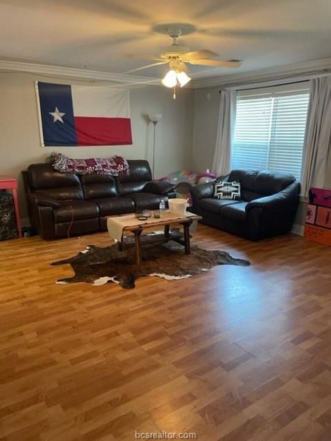 Building Photo - AUGUST 2026 PRE-LEASE!  3 Bedroom 3 Bathroom Woodlands Townhome