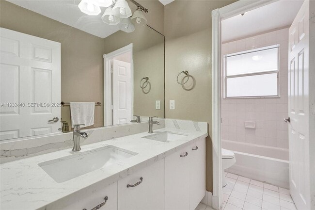 Building Photo - 1046 Satinleaf St