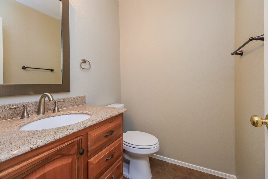 Building Photo - 11528 E Flower Cir