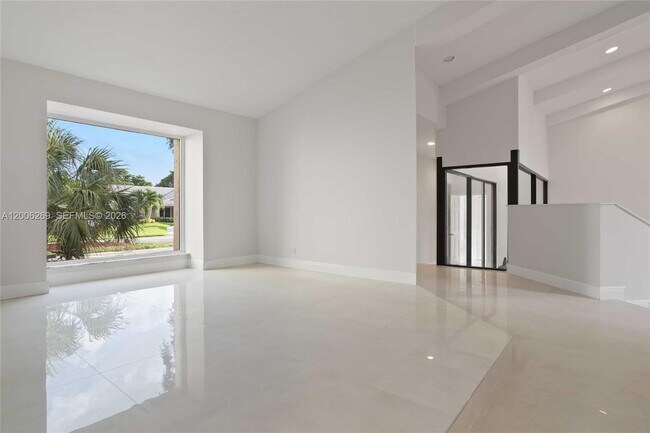 Building Photo - 8881 N Lake Dasha Dr