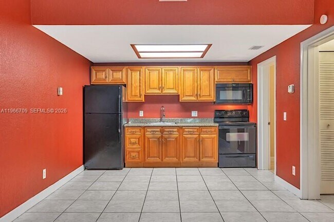 Building Photo - 7166 Southgate Blvd