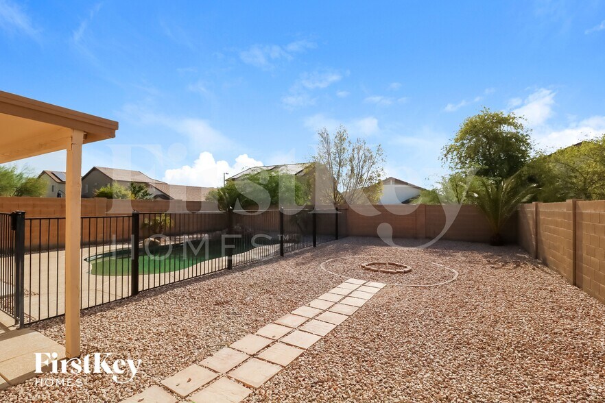 Building Photo - 1411 S 222nd Ln