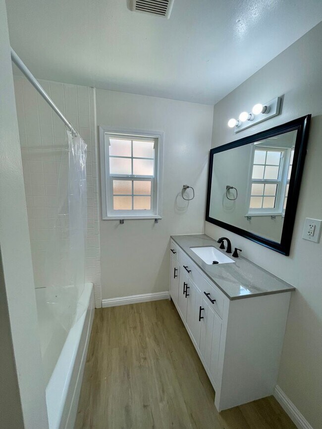 Building Photo - Updated 4-Bed 2-Bath | $4220 Mo | Large yard | Fruit Trees