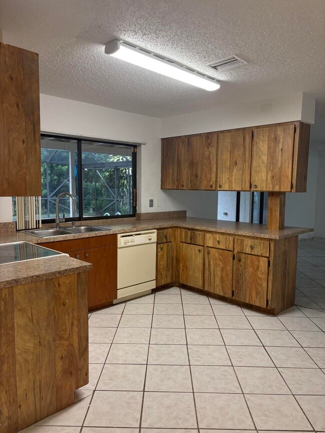 Building Photo - 6269 Woodbury Rd