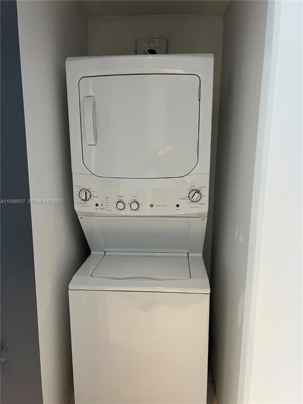 Building Photo - 1300 S Miami Ave