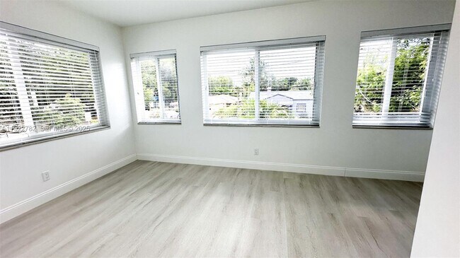 Building Photo - 2240 SW 16th Ct