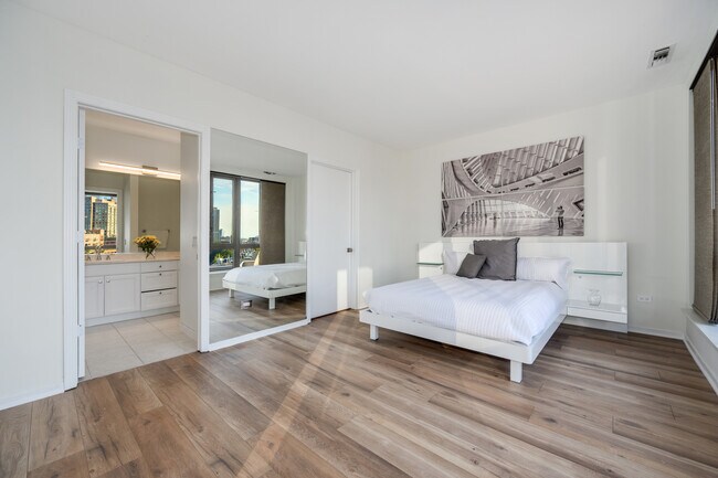 Building Photo - 400 N Clinton St