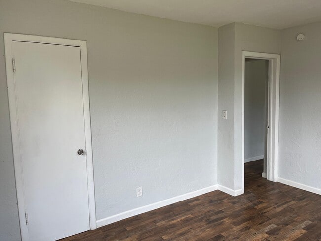 Building Photo - 1327 SW 22nd Ave