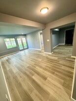Building Photo - 881 Skyline Dr