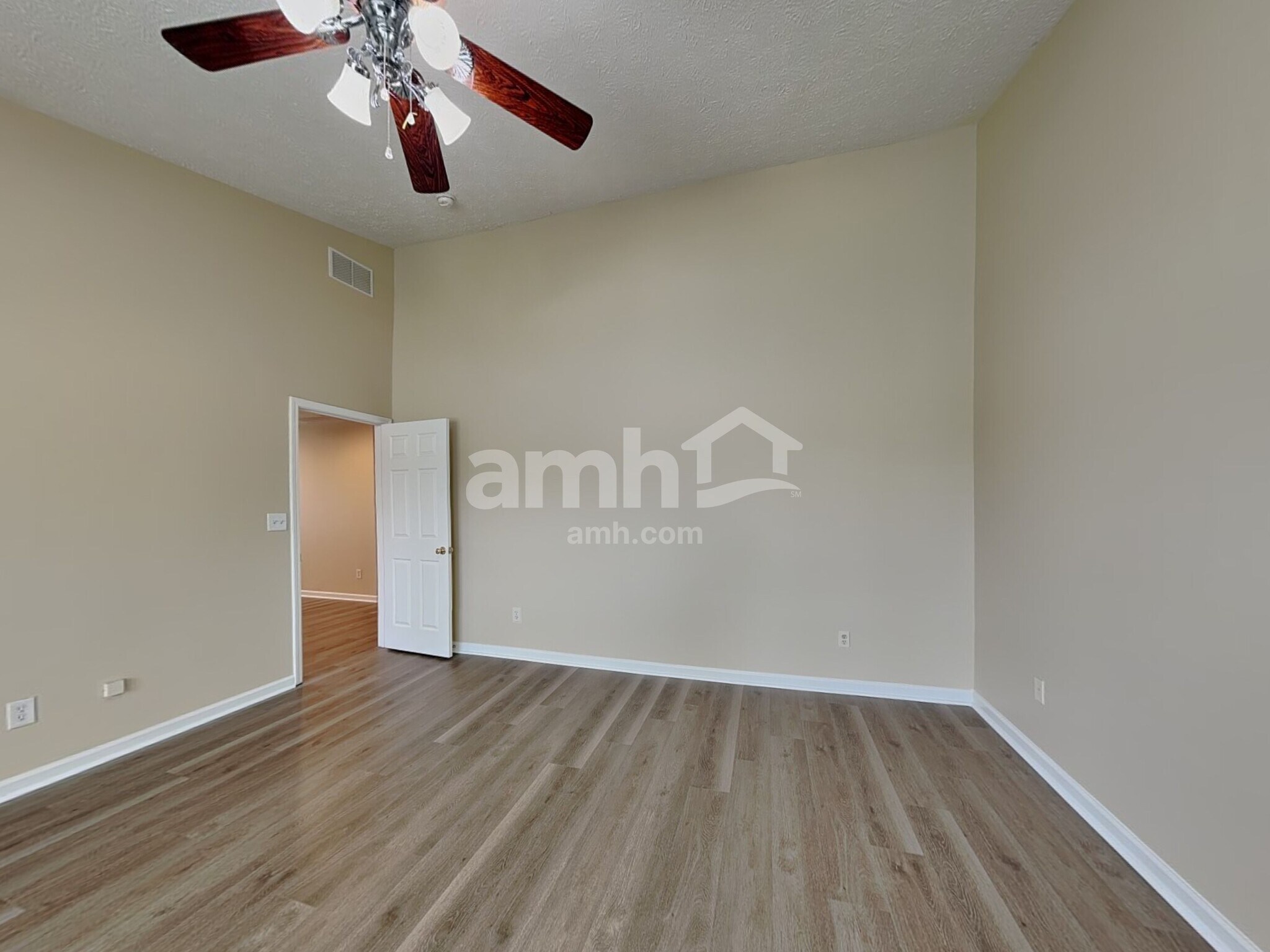 Building Photo - 803 Green Woods Dr