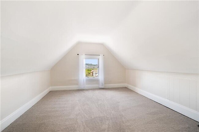 Building Photo - Breathtaking City Views – 3 Bedroom Home Minutes from Downtown!