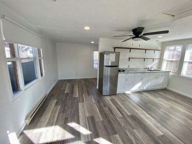 Building Photo - 40 Larchmont Rd