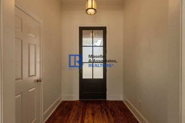 Building Photo - Beautiful 4 bedroom, 2 bathroom house in B...