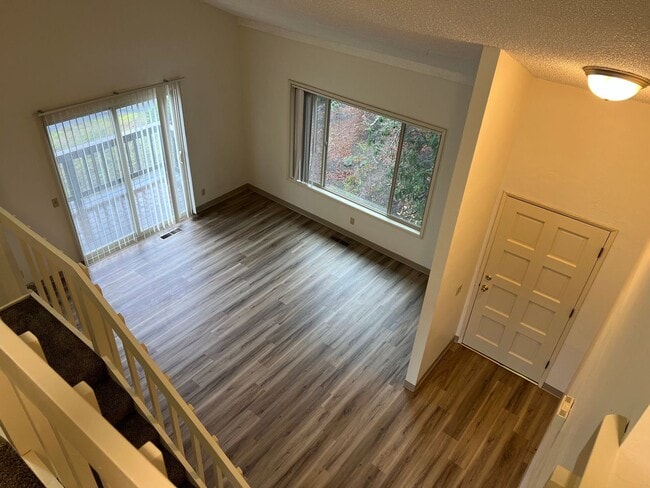 Building Photo - 3 Bedroom in Southeast Eugene