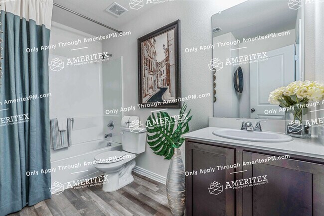 Building Photo - 1110 E Level St