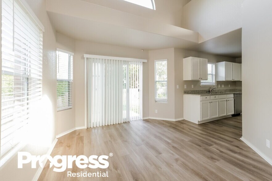 Building Photo - 16706 Shipshaw River Dr