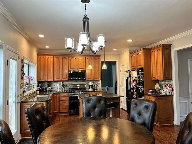Building Photo - 615 Tammany Pointe
