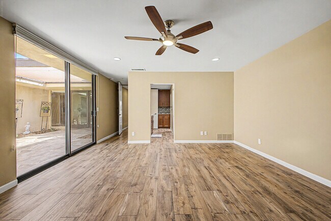 Building Photo - 7825 E San Carlos Rd