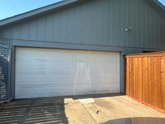 Garage - 627 Mountain Side Dr