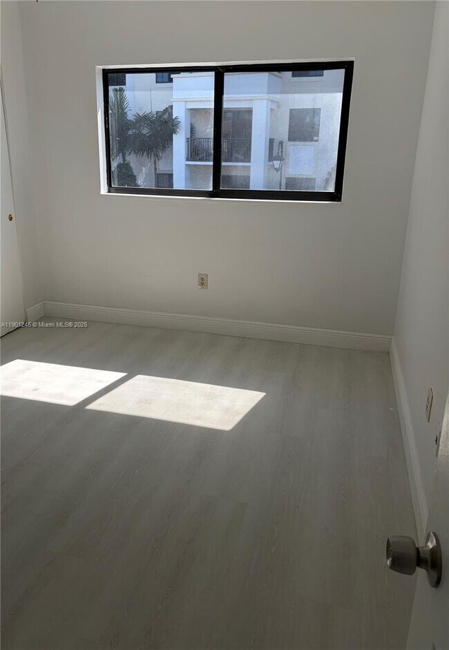 Building Photo - 220 SW 7th St